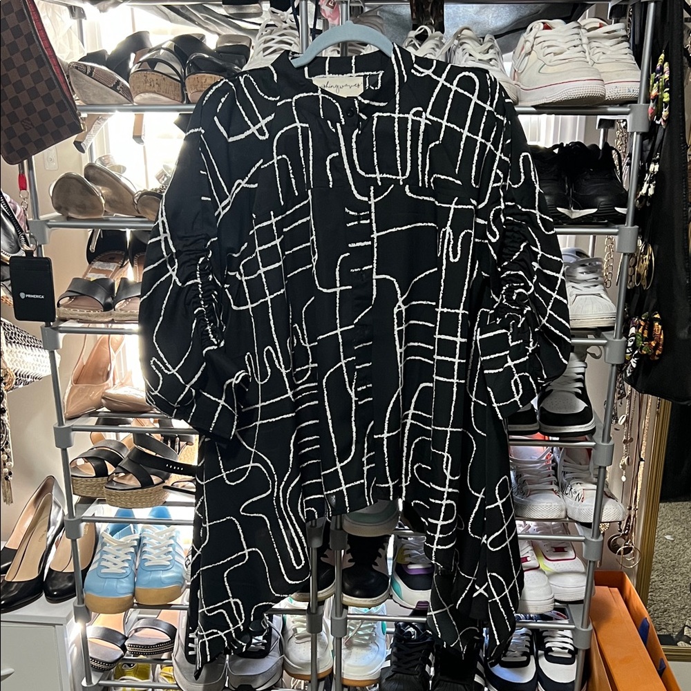 Black Abstract-Pattern Tunic Top